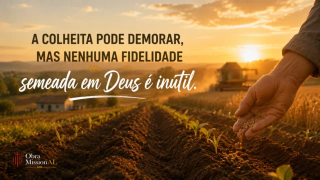Mão lançando sementes em um campo ao pôr do sol, representando fidelidade, perseverança e confiança no processo de Deus.